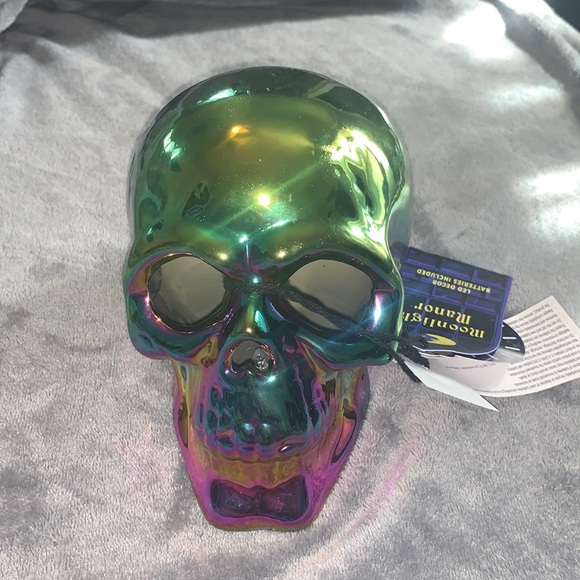 Skull, Tri - Color , Flashing Red, Blue, Green, Flashing Lights, Never Used, - Picture 1 of 9